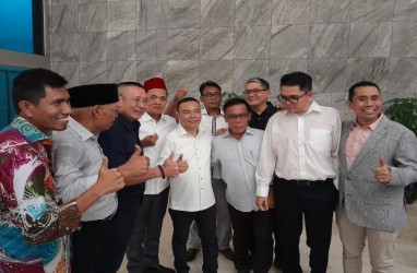 Momen Dasco Gerindra & Masinton PDIP Berpelukan Usai RUU Pilkada Batal Disahkan