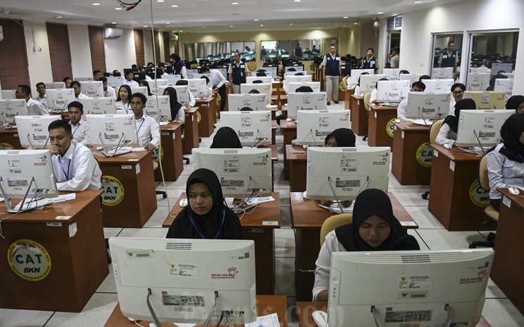 Peserta mengikuti Seleksi Kompetensi Dasar (SKD) berbasis Computer Assisted Test (CAT) untuk Calon Pegawai Negeri Sipil (CPNS) di kantor Badan Kepegawaian Negara (BKN) Pusat, Jakarta. Bisnis - Arief Hermawan P