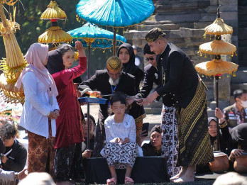 Prosesi Potong Rambut Gimbal di Dieng Kulon Banjarnegara