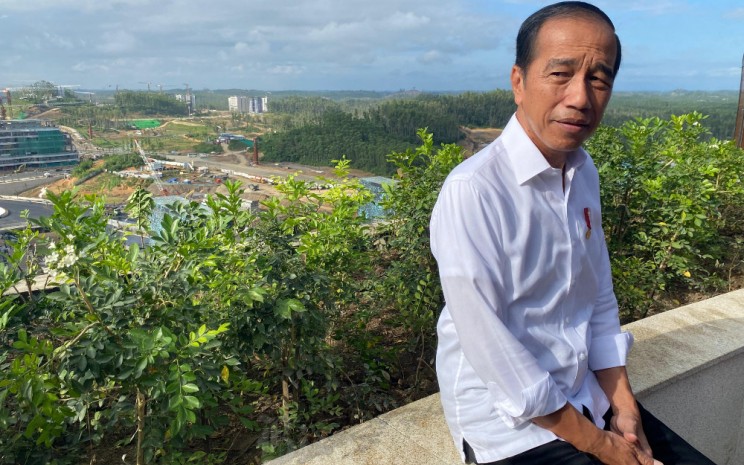 Presiden Joko Widodo meninjau Viewing Deck KantorPresiden di kawasan Ibu Kota Nusantara, Kalimantan Timur pada Senin (29/7/2024).  -  Bisnis/Akbar Evandio