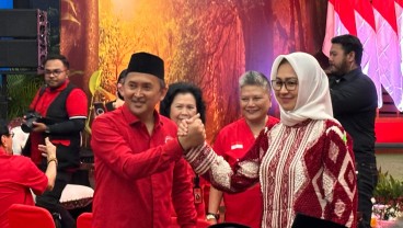 Airin Rachmi "Ganti Kostum" Berbaju Merah Tiba di PDIP, Siap Diusung jadi Cagub Banten