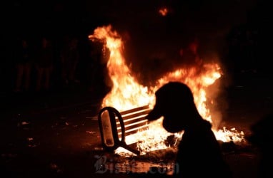 Demo di Semarang Ricuh, Gas Air Mata Ditembakkan hingga Lukai Masyarakat Sipil