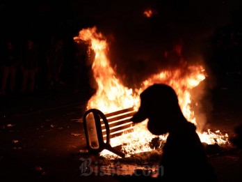 Demo di Semarang Ricuh, Gas Air Mata Ditembakkan hingga Lukai Masyarakat Sipil