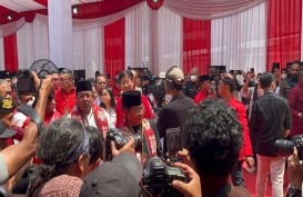 Pramono–Rano Karno Tiba di KPU Jakarta, Massa Justru Elu-elukan Ahok