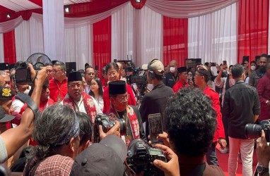 Pramono–Rano Karno Tiba di KPU Jakarta, Massa Justru Elu-elukan Ahok