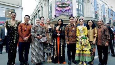 Momen Gibran Foto Bareng Bos Shopee Saat Java in Paris di Prancis