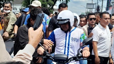 Bobby-Surya Daftar ke KPU Sumut, Konvoi Pakai Motor Listrik