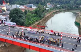 Tingkatkan Mobilitas, Jokowi Resmikan Proyek Infrastruktur Jalan dan Jembatan di Jabar