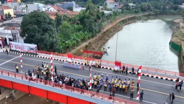 Tingkatkan Mobilitas, Jokowi Resmikan Proyek Infrastruktur Jalan dan Jembatan di Jabar