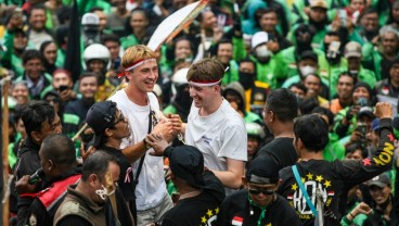 Momen Dua WNA Ikut Orasi di Demo Ojol