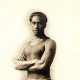 Kenalan dengan Duke Kahanamoku, Orang yang Mempopulerkan Olahraga Surfing