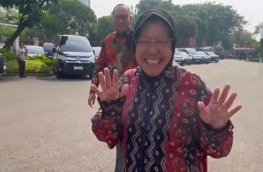 Risma Temui Jokowi di Istana, Mundur dari Kabinet?