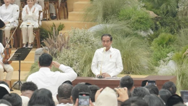Momen Prabowo Beri Salam Hormat ke Jokowi saat Rapimnas Gerindra