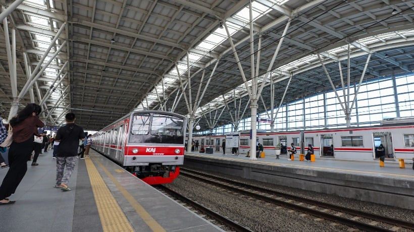 ID Card-Based Fare Subsidies for Jakarta Commuter Rail Sparks Backlash