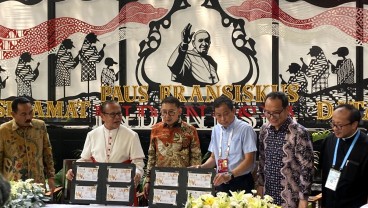 Kominfo dan Pos Indonesia Luncurkan Prangko Seri Kunjungan Paus Fransiskus