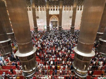 Kemenag Imbau Azan Magrib TV via Running Text saat Misa Akbar Paus Fransiskus di GBK