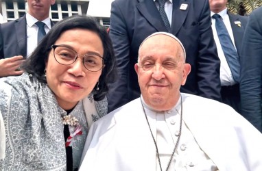 Sri Mulyani Pamer Selfie Bareng Paus Fransiskus, Begini Ceritanya!