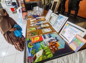 Tingkatkan Minat Baca Masyarakat, Perpustakaan di Kediri Gelar Pameran Lukisan dan Lomba Menulis