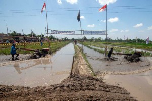 Sejumlah Petani di Klaten Ikuti Lomba Balap Traktor