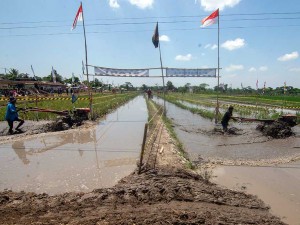 Sejumlah Petani di Klaten Ikuti Lomba Balap Traktor