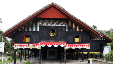 Atlet PON XXI Aceh-Sumut 2024 Kunjungi Rumah Cut Nyak Dien