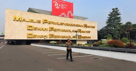 Suasana kompleks parlemen jelang Sidang Tahunan MPR dan Sidang bersama DPR dan DPD 2024 dalam rangka Hari Ulang Tahun (HUT) ke-79 Kemerdekaan Republik Indonesia di Jakarta, Jumat (16/8/2024). Bisnis/Eusebio Chrysnamurti