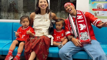 Irfan Bachdim dan Keluarga Naik MRT ke GBK Nonton Timnas Indonesia vs Australia