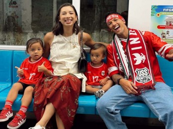 Irfan Bachdim dan Keluarga Naik MRT ke GBK Nonton Timnas Indonesia vs Australia