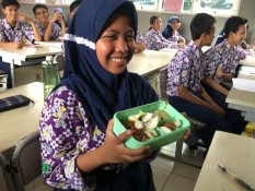 Program Makan Siang Bergizi Makin Pasti, Susu Ikan - Dana Sosialisasi Rp10 Miliar