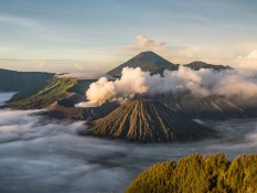 7 Gunung Tertinggi di Indonesia disetiap Pulau Tanah Air