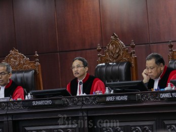 MK Sentil DPR & Pemerintah: Jangan Sering Ubah Aturan Batas Usia!