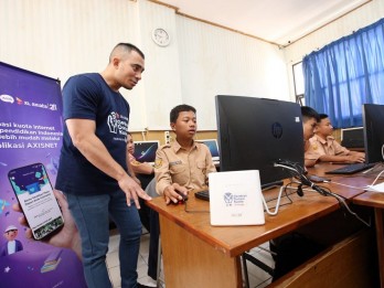 XL Axiata Salurkan Donasi Kuota Internet bagi SMKN 1 Cimahi