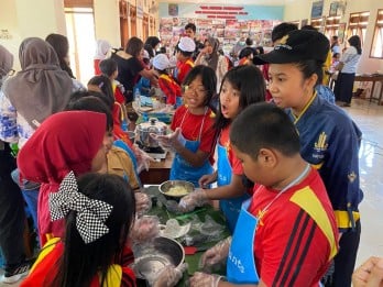 The Sunan Hotel Solo Ajak Anak-anak Memasak Kreasi Getuk Singkong