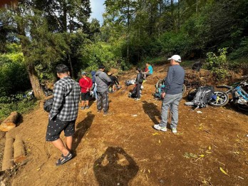 Rayakan Ulang Tahun, Rooms Inc Semarang Bersihkan Jalur Pendakian Gunung Ungaran