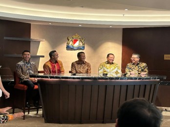 Momen Anindya Bakrie dan Menkumham Tertawa Lepas di Acara Kadin Munaslub Jakarta