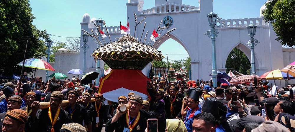 Sejumlah Abdi Dalem Keraton Kasunanan Surakarta Hadiningrat Ikuti Grebeg Maulud