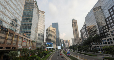 Suasana gedung bertingkat dan perkantoran di Jakarta, Minggu (30/6/2024). / Bisnis-Himawan L Nugraha