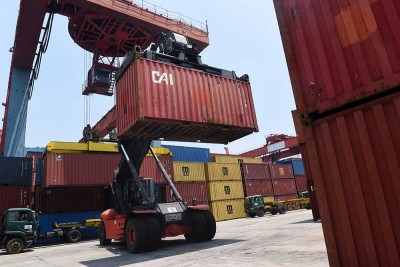 BPS Mencatat Neraca Perdagangan Indonesia Surplus Selama 52 Bulan Berturut-turut