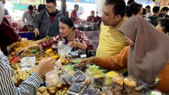 Pontianak Beri 12 UMKM Kuliner Peralatan Produksi Kue