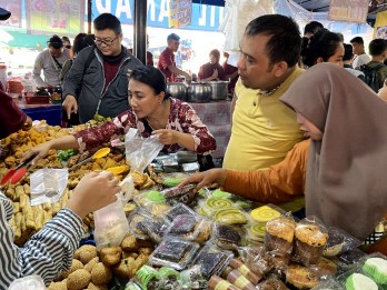 Pontianak Beri 12 UMKM Kuliner Peralatan Produksi Kue