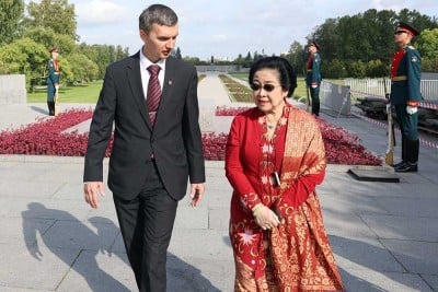 Megawati Soekarnoputri Kunjungi Pemakaman Memorial Piskarevsky di St. Petersburg Rusia