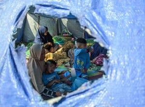 Ratusan Warga Korban Gempa Bumi di Kabupaten Bandung Mengungsi ke Tenda Darurat