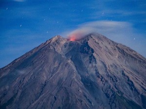 Gunung Semeru Alami Peniingkatan AKtivitas Vulkanik