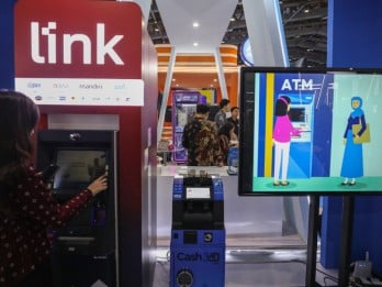 Transaksi Digital Meningkat Tajam, Penggunaan Kartu ATM Menurun pada Agustus 2024