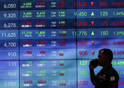 IHSG Sesi I Anjlok 1,43% ke 7.792, Saham ADRO, PTBA & ACES Jusru Dulang Cuan