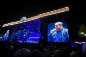 Momen SBY Konser di Pestapora, Nyanyikan Pelangi di Matamu dan Yellow