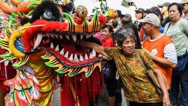 Kirab budaya Gotong Toapekong di Kota Tangerang