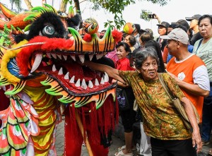 Kirab budaya Gotong Toapekong di Kota Tangerang