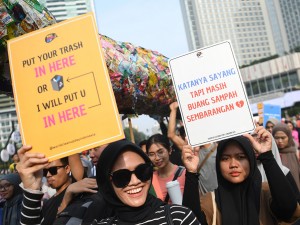 Kampanye yang bertujuan untuk mengajak masyarakat agar menjaga lingkungan dari sampah plastik dan sampah ilegal lainnya yang dapat merusak lingkungan.