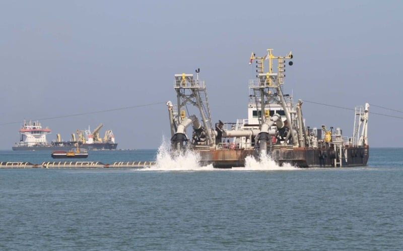Govt's Move to Reinstate Sea Sand Exports Might Damage Indonesia's Reputation